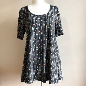 {LULAROE} Perfect T - Black Geometric